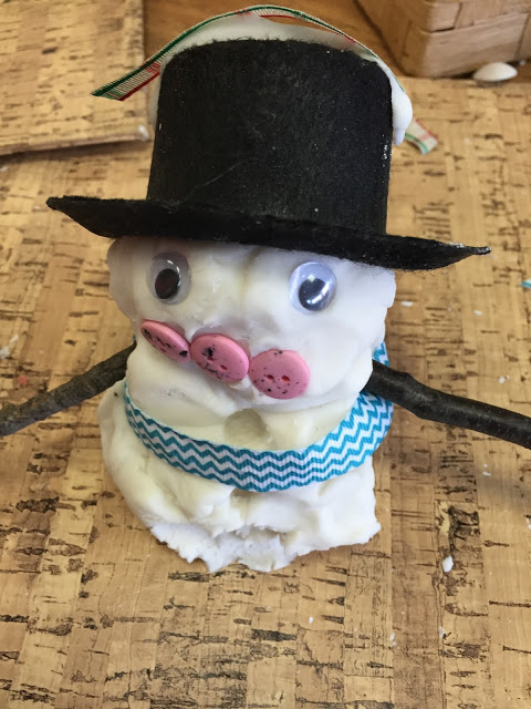 kindergarten play dough snowmen
