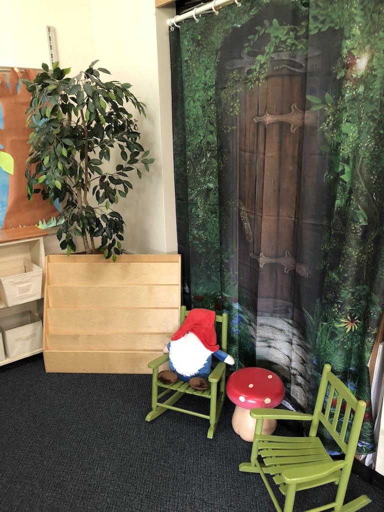 reading nook in kindergarten classroom